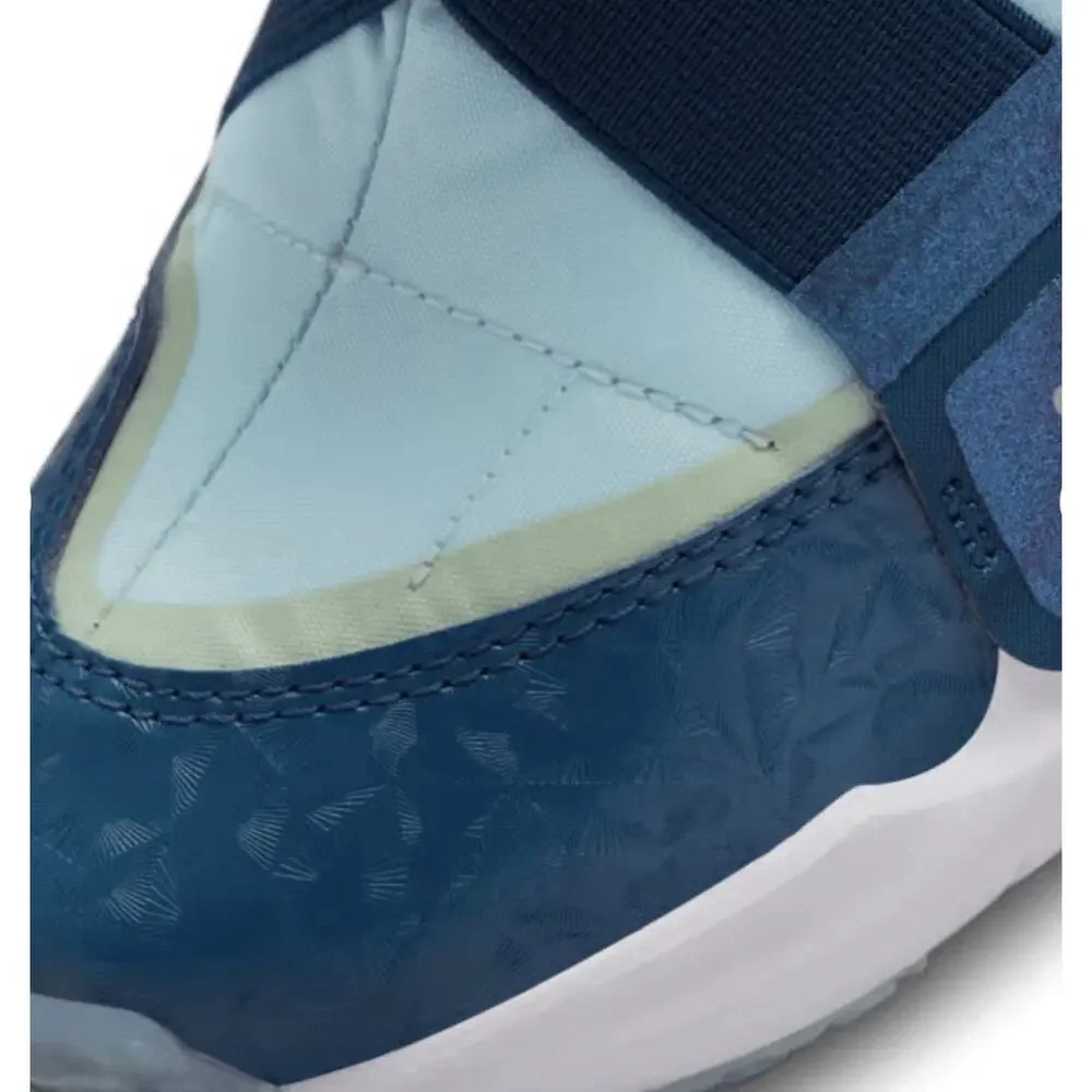 Nike Flex Advance SE Boots in a 